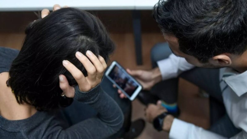 Екі азамат саудагер әйелді зорлаған сәттерін видеоға түсіріп, артынша бопсалаған