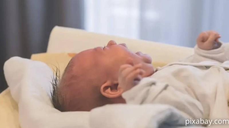 Шымкентте сәбиінің өлі денесін қорапқа салып, тастап кеткен ана ұсталды