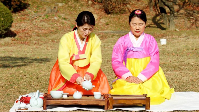 "Жергілікті тұрғын атану үшін тұрмысқа шығу қажет": Кореядағы қазақтар виза мәселесіне алаңдаулы