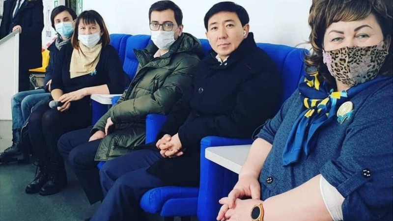 Қоғамдық орында бетперде тақпай жүрген Өскемен әкімі айыппұл төледі