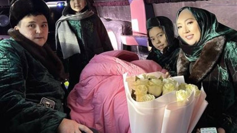 "Біртүрлі екен": Сара Тоқтамысованың қызына таңдаған есімі сөз болды