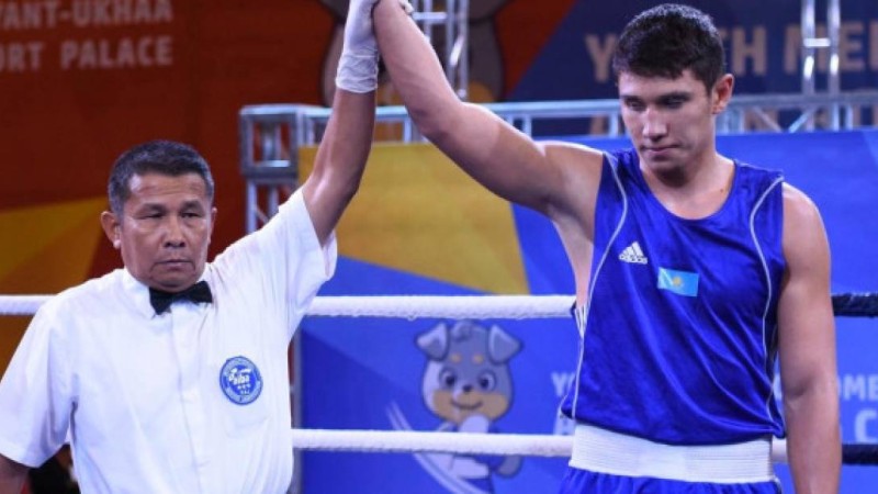 Тәлтіректеп құлады. Қазақ боксшы Түркиядағы турнирде қарсыласын жойқын соққымен құлатты