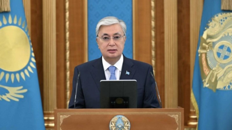 Президент мемлекеттік наградалар, жоғары әскери және арнаулы атақтар, сыныптық шендер тапсыру рәсіміне қатысты