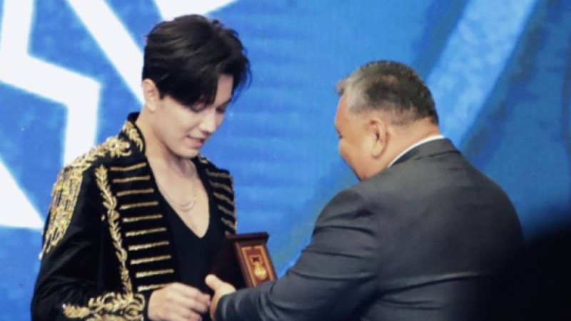 Димаш Құдайберген тағы бір елдің халық әртісі атанды