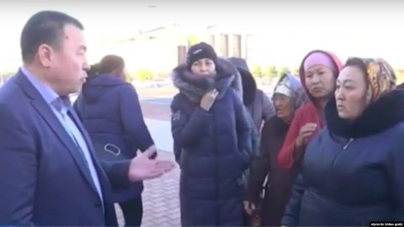 "Үй кезегінің жылжымайтынына наразы" әйелдер және жаңаөзендіктердің үндеуі