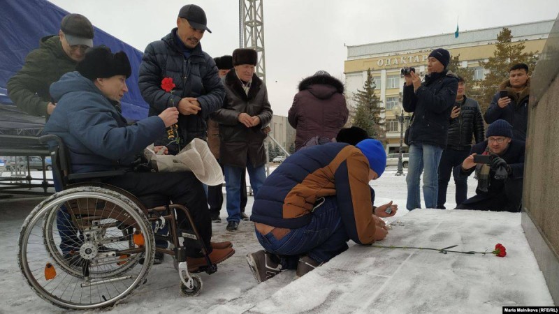 Оралда белсенділер ұшақ апатынан қаза болғандарды еске алды