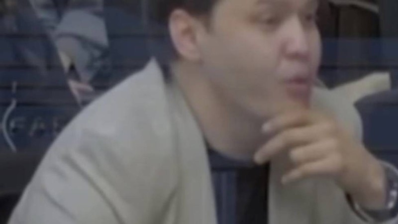 "Мынау енді шектен шыққан әдепсіздік": Нүкенованың ағасы соттағы қылығы үшін сынға қалды