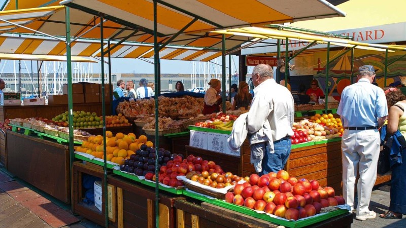 Ақтаудағы азық-түлік базары түгі қалмай жанып кетті