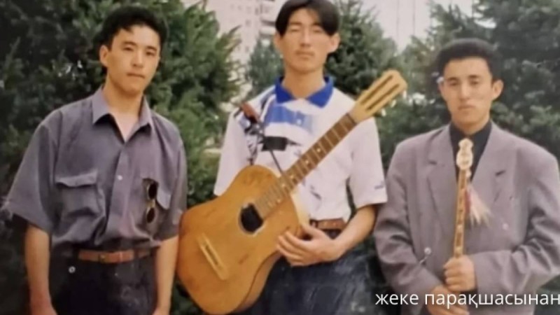 «Балғынбек пен Дәулеткерей лақтырып кетті»: Серікзат Дүйсенғазы студенттік жылдарын есіне алып, көпшілікті күлдіртті