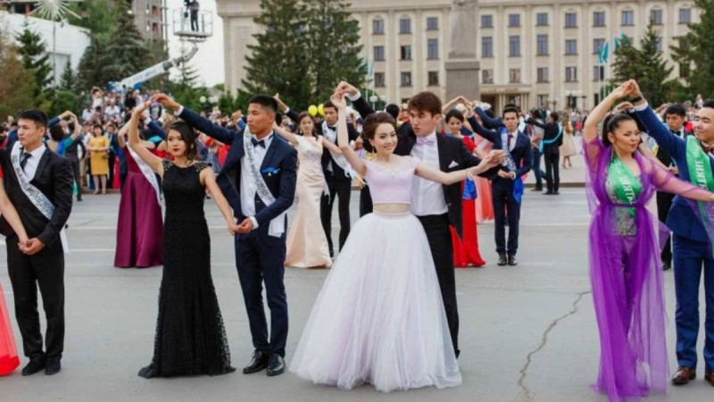 Тоқаев мектеп түлектерін құттықтады - Қазақстан жаңалықтары