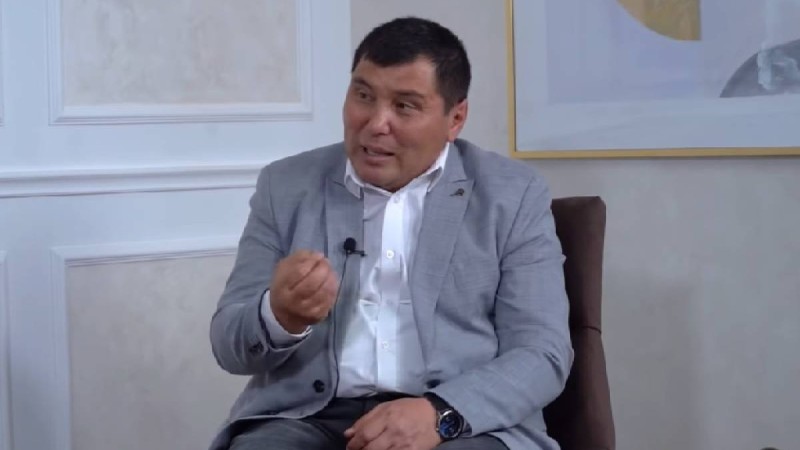 «Сукин сын, но наш сукин сын!». Омар Жәлел феминистер мен гейлер туралы ойын ашық білдірді