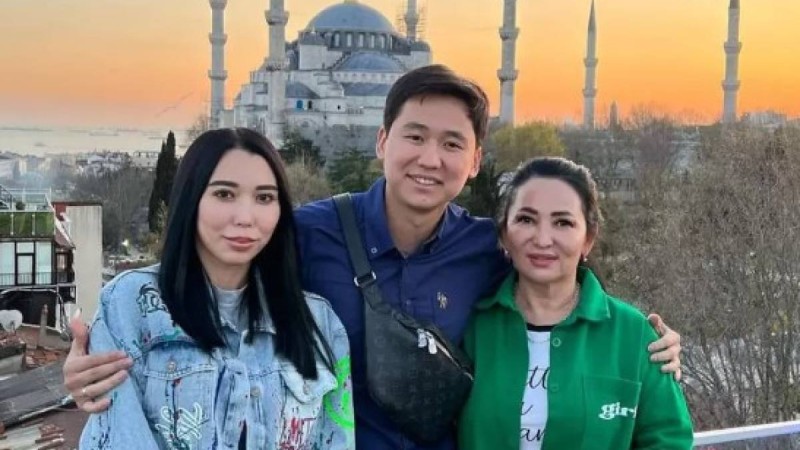 "Ересек адамдар": Гүлзира Айдарбекова кенже ұлы Заңғардың ажырасып кеткені туралы қауесетке пікір білдірді