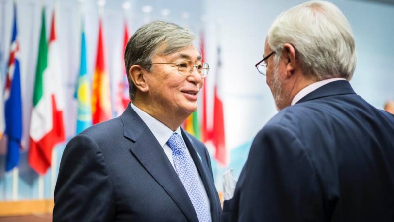 Үкімет халықтың мүддесі үшін жұмыс істеуге тиіс