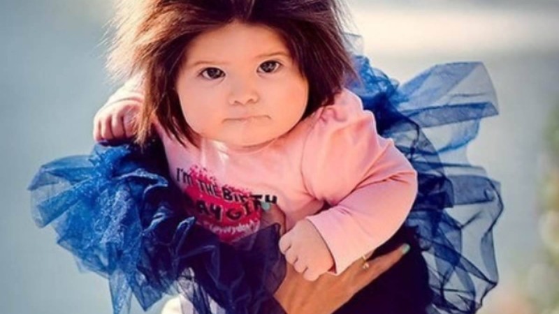 Үлбіреген қалың шашты бүлдіршін желідегілерді тамсандырды - Қазақстан жаңалықтары