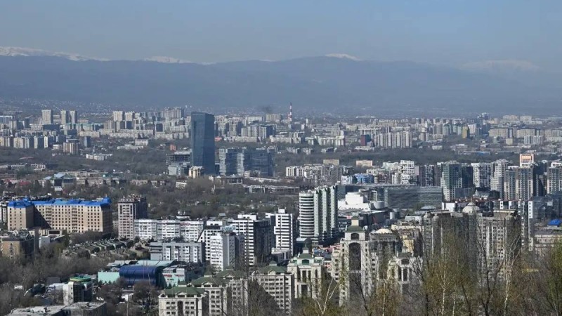 Алматыда Батыс Желтоқсан көшесі жабылды