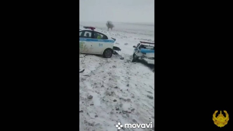 Түркістан облысында BMW иесі полицейлердің қызметтік көлігін соққан (видео)