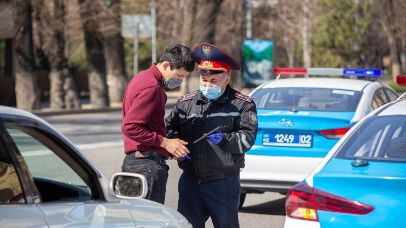 "Алматылықтар бетпердені шешіп, антисептикті ұмытты": Полиция рейдке шыға бастады - Қазақстан жаңалықтары