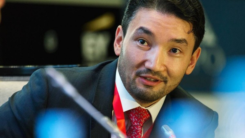 Елбасын мақтаған Рахым Ошақбаев партиядан шығуға өтініш берді