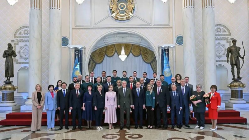 Президент бірқатар отандасымызды арнайы төсбелгімен марапаттады