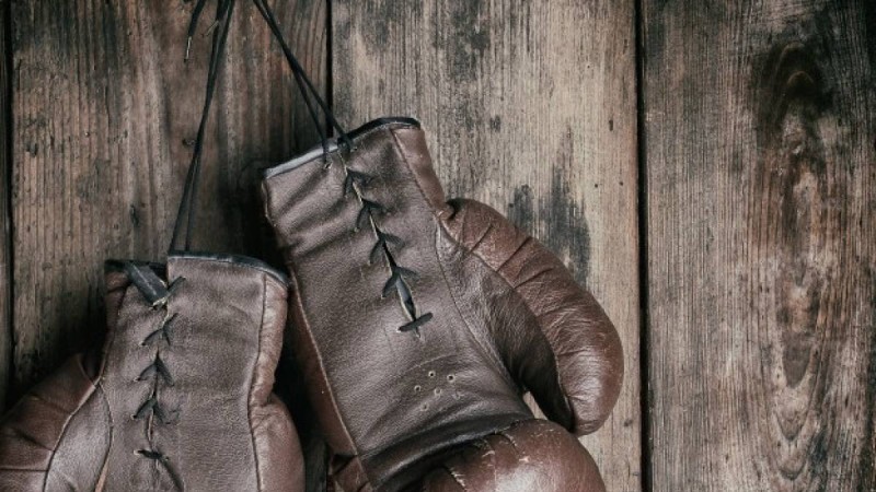 Тыныс алуы қиындап, кеуде тұсы ауырған: Әлемге әйгілі боксшы қайтыс болды