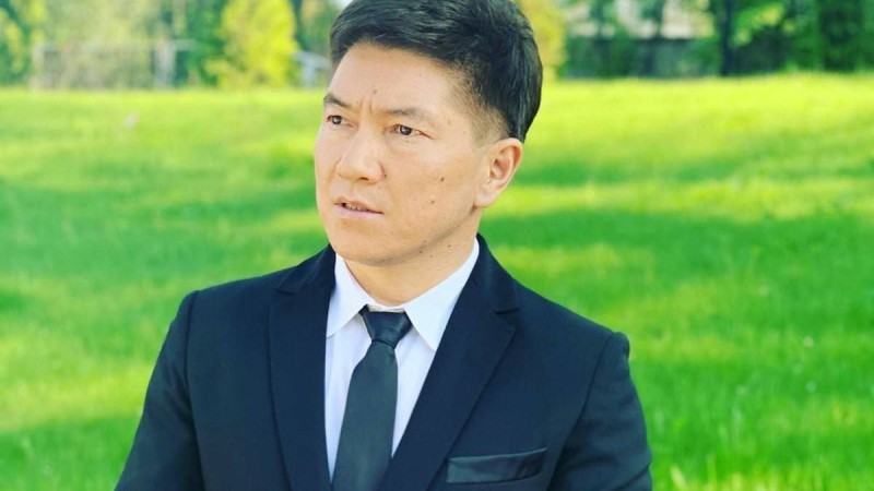 «Кірерге тесік таппай жүріңіз»: Сәкен Майғазиев өзін «қарғаған» әйелге жауап берді