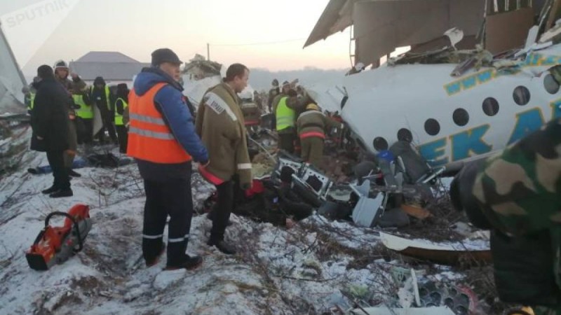 Алматыда "Бек Эйр" жолаушылар ұшағы құлады