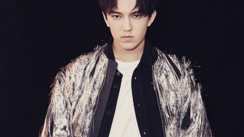 Димаш Құдайберген Қытайда ерекше марапатқа ие болды
Димаш: "Үздік әртіс ретінде марапаттап жатқаны үшін ризамын"