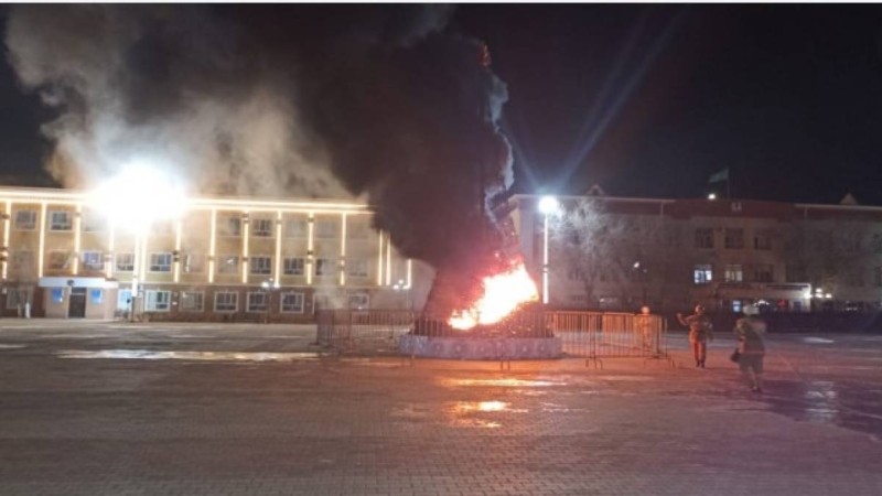 Қызылордада жаңажылдық шырша өртеніп кетті