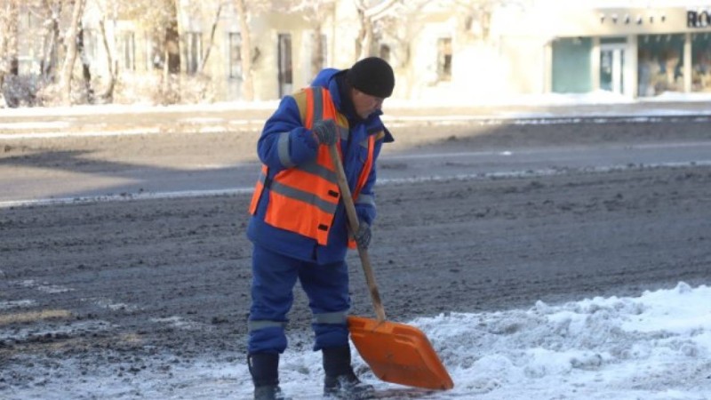 Тоқаев Жаңа жыл түнінде жұмыс істеген қазақстандықтарға алғыс айтты
