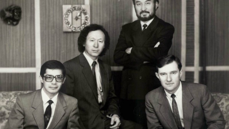 "Америкалықтарды орындарынан тұрғыздық". Мұрат Құсайынов АҚШ-қа аяқ басқан "Дос-Мұқасанның" естеліктері жайлы - Қазақстан жаңалықтары