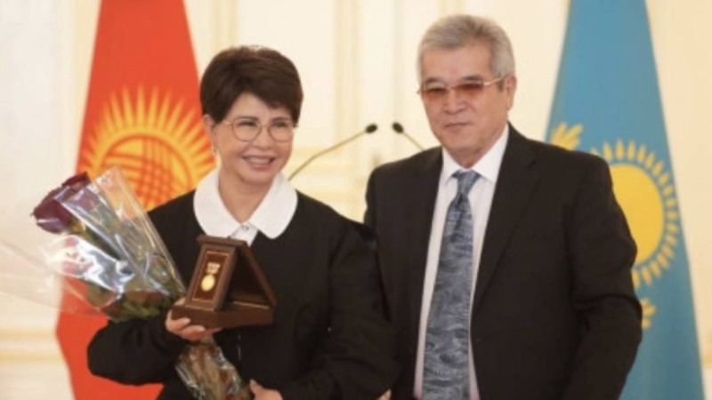 "Бұл мен үшін үлкен жетістік". Роза Рымбаева "Қырғыз Республикасының халық әртісі" атанды