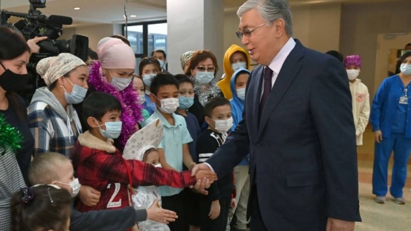 Тоқаев Ана мен бала ұлттық ғылыми орталығына барды