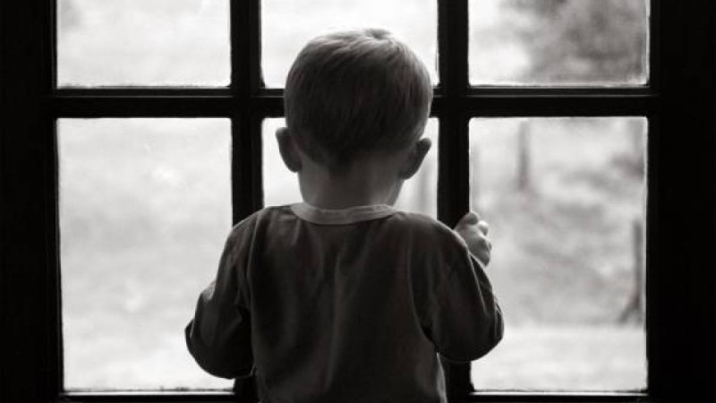 Статистика сөйлейді: Балалардың терезеден құлауы неге жиілеп кетті? 