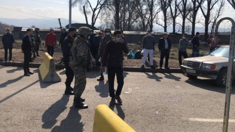 Алматыда блок-бекетте екі адамның дене қызуы көтерілгені анықталды