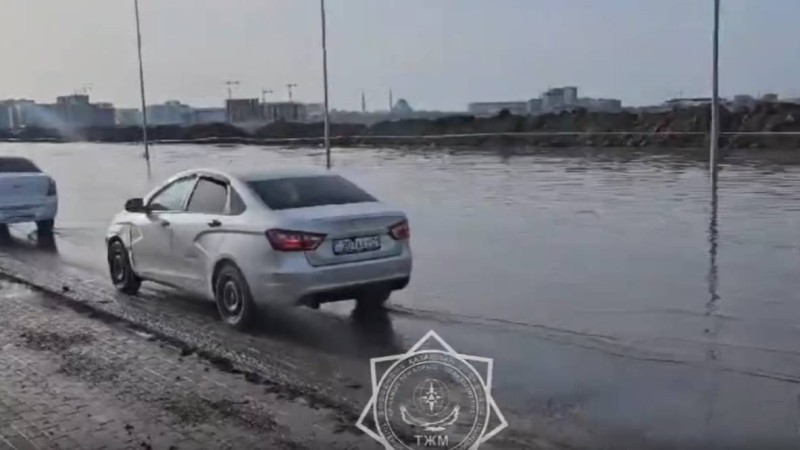 Астана көшелерінің бірін қарғын су алып кетті