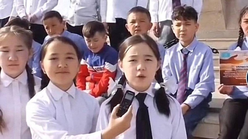 “Тәттіге жұмсайтын ақшаны Қазақ еліне жібереміз”: Моңғолиядағы қандас балалар көмек жинады