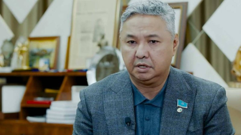 "Елбасының құзыреттері қалмады": Азат Перуашев енді Тоқаевты қолдайтынын айтты