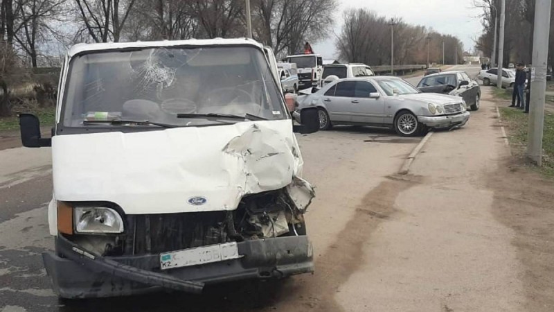 Алматыда жаппай жол апатынан төрт адам зардап шекті - Қазақстан жаңалықтары
