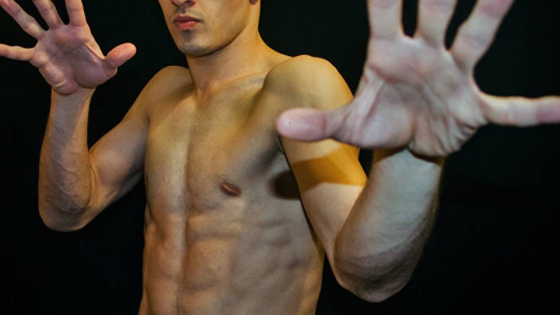 Нұр-Сұлтанда тыр жаңалаңаш ер адам жылы аялдаманы қиратпақ болды