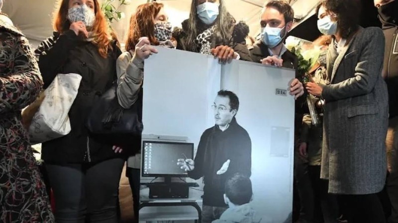 Қыз бала әкесіне өтірік айтып барған. Мұхаммед пайғамбар туралы сабақтан соң мұғалімді өлтіріп кетті