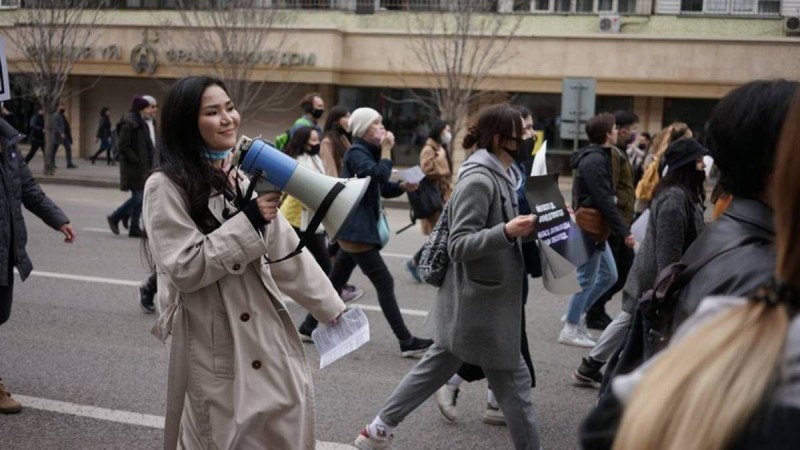 Ақмарал Бекмұрзаева: Бұл масқара! Феминизм қазақ дәстүріне қайшы