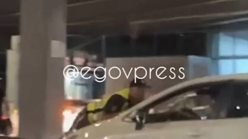 Алматылық бойжеткен полицейді көлігімен бірге сүйреп әкетті