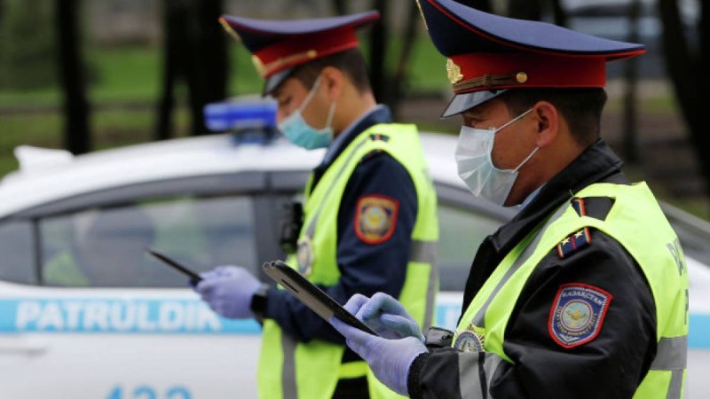 Алматы көшелері мен аулаларын жаяу аралайтын полицейлер саны артты 