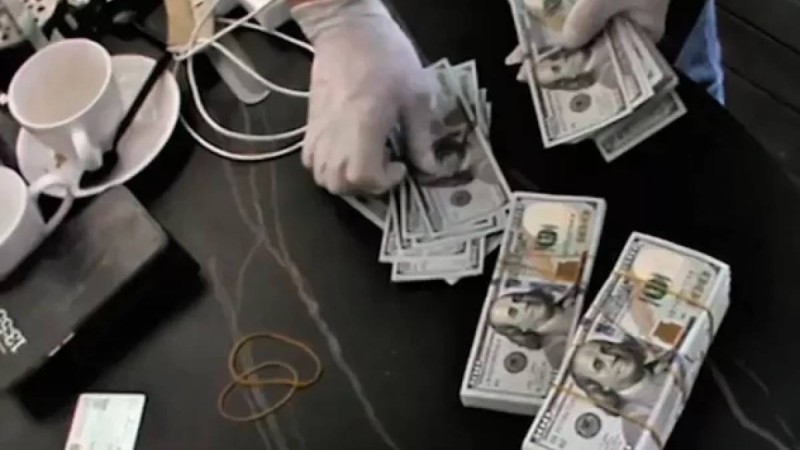 Алматыда бұрынғы вице-министрлер 75 мың доллар парамен ұсталды: сотқа дейінгі тергеу басталды