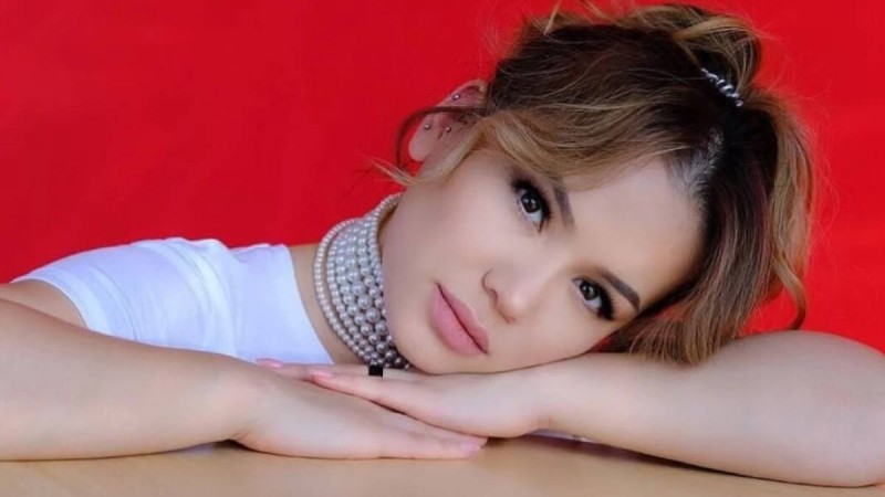 Әнші Мақпал Исабекова ауыр дертке шалдыққанын айтып жылады