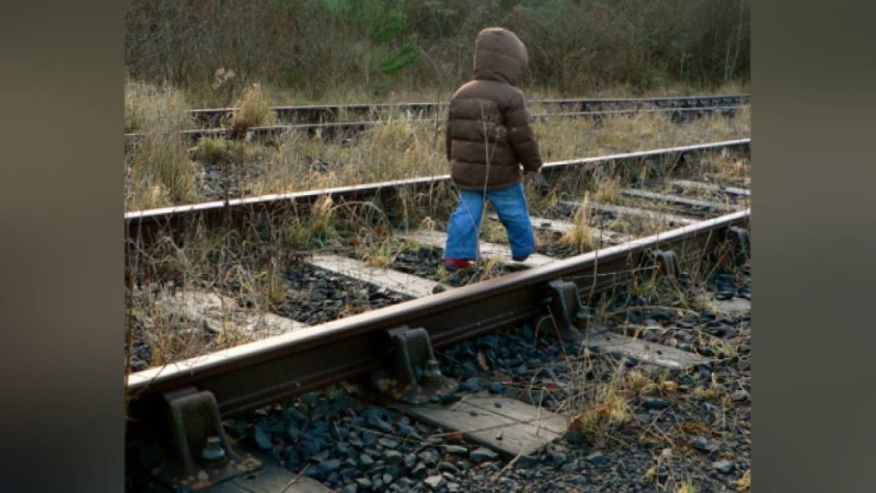 Пойыз қағып кеткен екі жасар бүлдіршін көз жұмды  