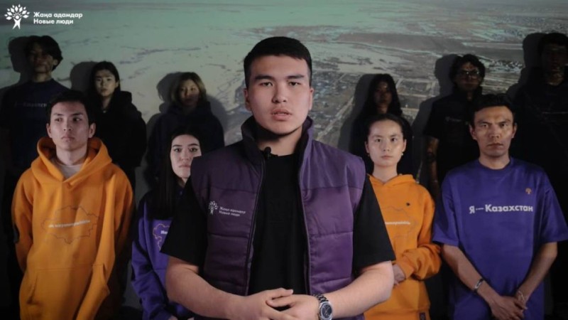 ЖАҢА АДАМДАР СУ ТАСҚЫНЫНАН ЗАРДАП ШЕККЕНДЕРГЕ КӨМЕК КӨРСЕТУ ҮШІН ЕРІКТІЛЕР ОРТАЛЫҚТАРЫН АШАДЫ