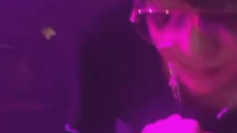 "Жұлдыз тағы кетіп қалмасын": Қайрат Нұртастың өзге қыздарды сүйген видеосын анасы не үшін жариялады