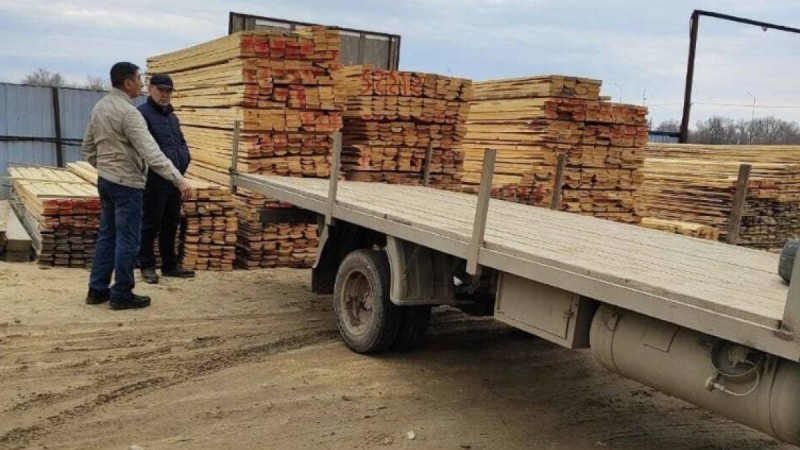 "Әділет және Өркендеу" ҚҚ белсенділері Ақтөбедегі су тасқынынан зардап шеккен отбасына құрылыс материалдарын сатып алуға көмектесті