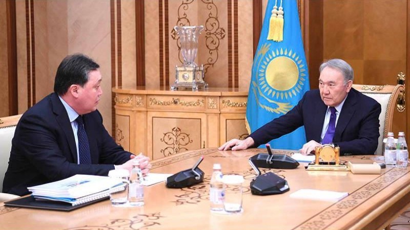 Назарбаев Асқар Маминді және Әсет Исекешевті қабылдады
